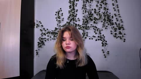 hi Im Mina  online show from February 21, 2025, 9:24 am