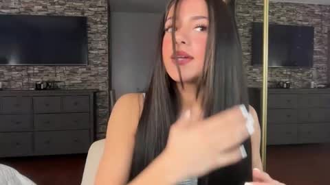 Snapshot of minahoneyy38 chatting on February 18, 2026, 2:24 pm Mina online show from February 18, 2026, 2:24 pm