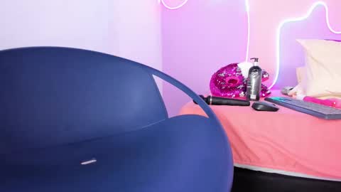 Snapshot of mingie_rouse chatting on February 19, 2025, 6:00 pm Mingie online show from February 19, 2025, 6:00 pm