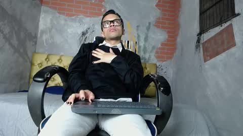 Minho Reyes online show from November 28, 2025, 1:03 pm