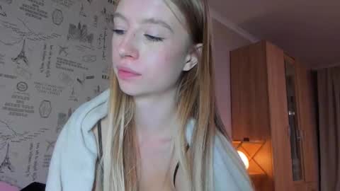 Amelia online show from October 4, 2025, 9:35 pm