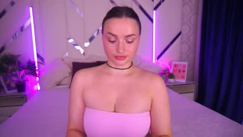 Snapshot of minifox_ chatting on November 22, 2025, 8:35 am minifox_ online show from November 22, 2025, 8:35 am