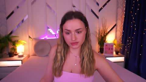 Snapshot of minifox_ chatting on February 12, 2026, 9:04 am minifox_ online show from February 12, 2026, 9:04 am