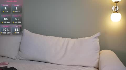 minimollyq online show from February 12, 2026, 7:09 pm