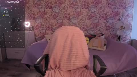 Snapshot of minionkaaa chatting on December 2, 2024, 7:25 am Ariana online show from December 2, 2024, 7:25 am