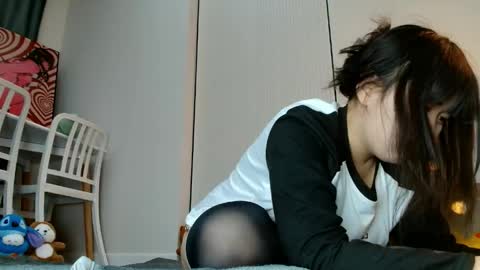 Minji online show from June 1, 2026, 1:02 pm