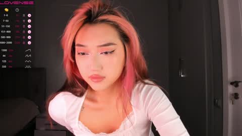 minnie_jin online show from December 8, 2024, 3:13 pm