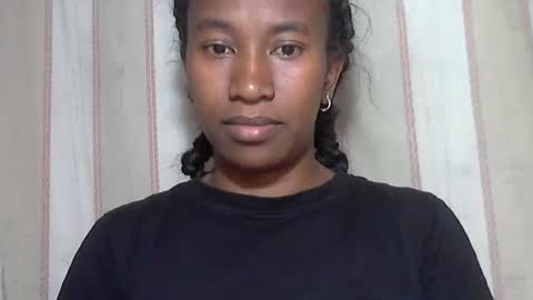 minouch211907 online show from November 11, 2025, 6:13 am