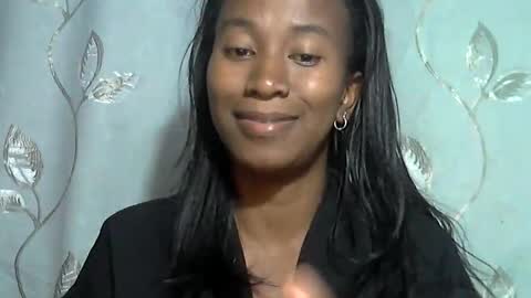 minouch211907 online show from April 6, 2026, 4:52 pm