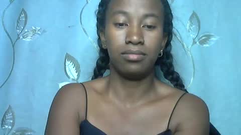 minouch211907 online show from April 16, 2026, 10:45 pm