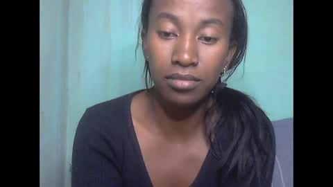 minouch211907 online show from May 19, 2026, 3:24 am