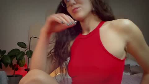 Snapshot of mira_kraviz chatting on January 1, 2025, 5:44 pm Mira online show from January 1, 2025, 5:44 pm