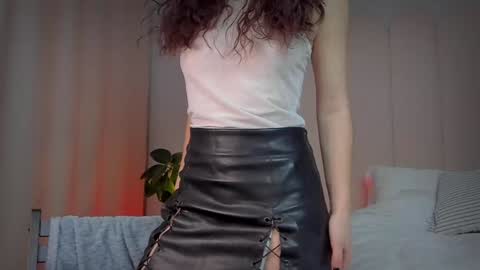 Snapshot of mira_kraviz chatting on January 17, 2025, 7:38 pm Mira online show from January 17, 2025, 7:38 pm