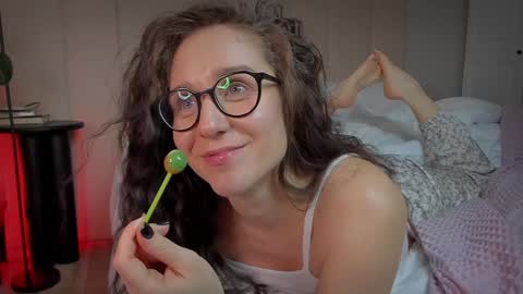 Snapshot of mira_kraviz chatting on January 17, 2025, 10:45 pm Mira online show from January 17, 2025, 10:45 pm