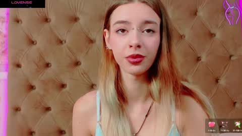 mira_lynxx online show from November 10, 2025, 5:06 am