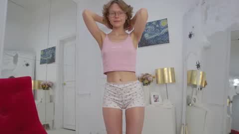 mira_marni online show from November 4, 2025, 11:09 am