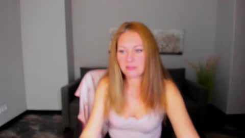 Snapshot of mira_whites chatting on February 7, 2025, 6:45 am Mira online show from February 7, 2025, 6:45 am