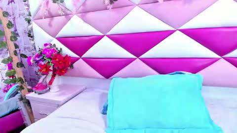 mirabella_miller online show from September 14, 2025, 1:54 pm