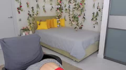 Emma online show from November 27, 2025, 6:21 pm