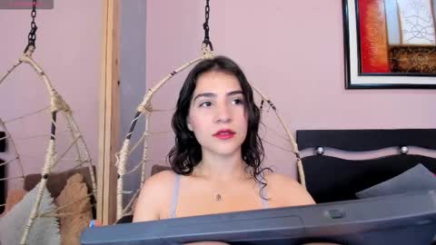 Snapshot of miranda_doll_ chatting on October 17, 2025, 12:08 pm online show from October 17, 2025, 12:08 pm