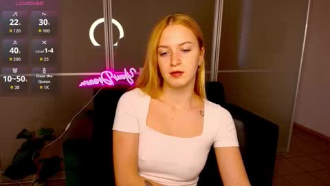 Snapshot of mirandamayers chatting on October 14, 2025, 6:03 am MirandaMayers online show from October 14, 2025, 6:03 am