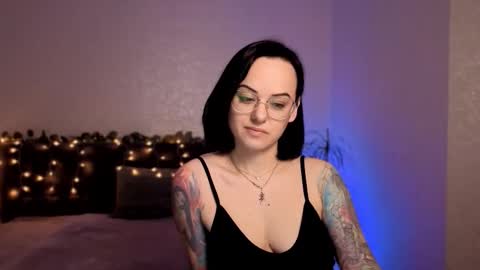 MiraSkyy online show from December 18, 2025, 9:32 pm