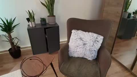 Snapshot of mirela_silver chatting on March 16, 2026, 5:44 am Mirela online show from March 16, 2026, 5:44 am