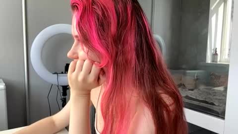 Molly online show from November 27, 2025, 11:12 am