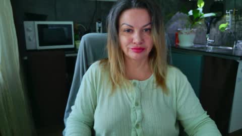Snapshot of mishamilf chatting on May 19, 2026, 7:04 am Misha online show from May 19, 2026, 7:04 am