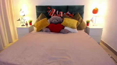 mishapallmer online show from October 28, 2025, 8:07 am