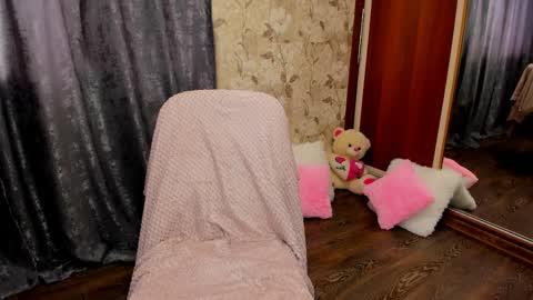 mishapallmer online show from April 9, 2026, 6:19 am