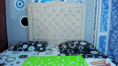 Mishell online show from December 19, 2025, 12:01 pm