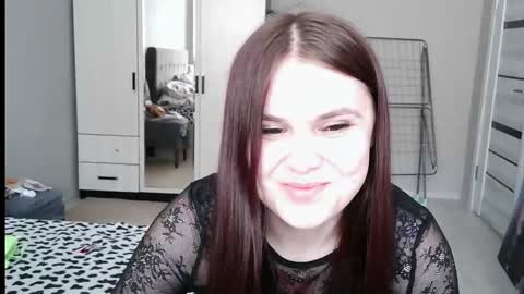 Snapshot of mishelle_model chatting on February 4, 2026, 12:00 pm Mishelle online show from February 4, 2026, 12:00 pm