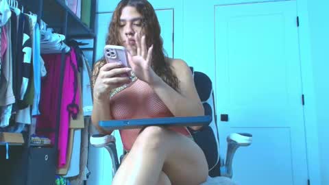 instagram   mishell hadid online show from January 14, 2026, 6:57 pm