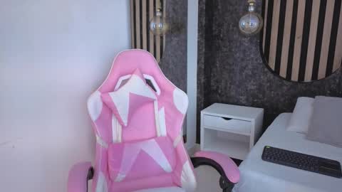 Antonella online show from November 21, 2025, 11:53 am