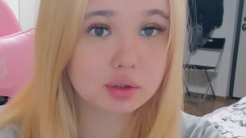 miss__selena online show from February 5, 2025, 12:20 am