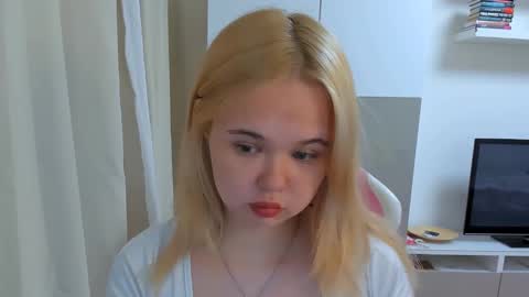 miss__selena online show from March 6, 2025, 4:38 pm