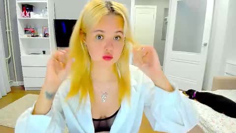 miss__selena online show from December 1, 2025, 1:05 pm