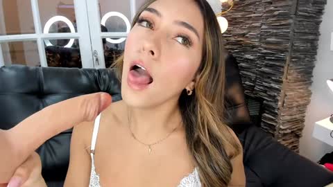 Zoe online show from December 4, 2024, 7:01 pm