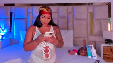 Miss Abigail  online show from November 24, 2025, 1:11 pm