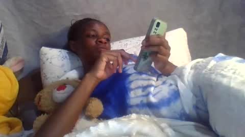 miss_belllo online show from February 9, 2025, 6:05 pm