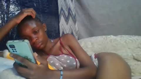 miss_belllo online show from February 14, 2025, 3:05 pm