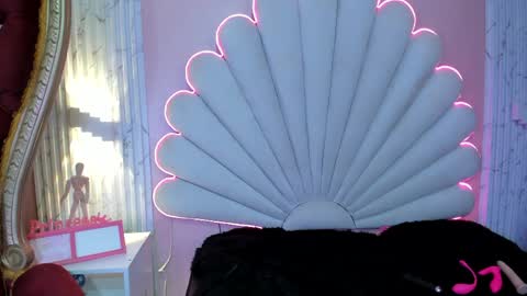 miss_evans_ online show from April 7, 2026, 3:12 pm