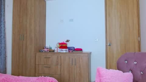 Snapshot of miss_issaa chatting on December 20, 2024, 9:21 am Isabella online show from December 20, 2024, 9:21 am