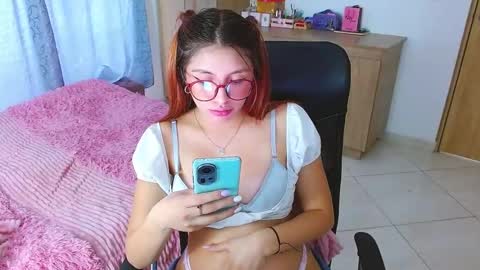 Snapshot of miss_issaa chatting on March 5, 2025, 9:48 pm Isabella online show from March 5, 2025, 9:48 pm