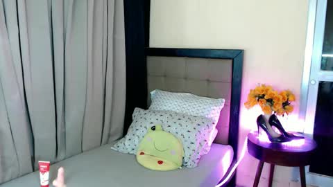 twinny pie online show from December 9, 2024, 6:34 am