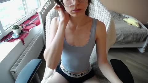 Miss Lina online show from April 4, 2026, 10:57 am