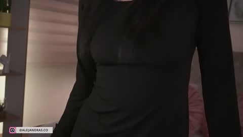 Alejandra online show from January 9, 2026, 10:55 pm