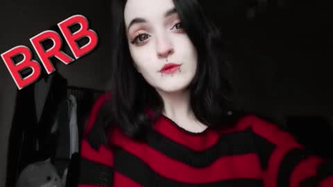 Snapshot of miss_milina chatting on December 4, 2025, 8:12 am miss_milina online show from December 4, 2025, 8:12 am