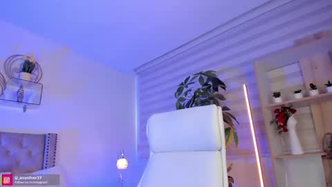 Amy Olivera online show from March 5, 2025, 12:33 pm